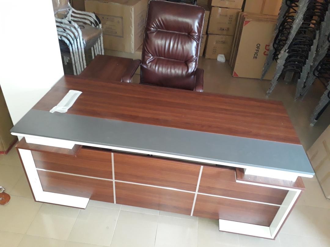 Ensemble Bureau Plus Fauteuil Ministre En Cuir Ensemble Bureau Plus Fauteuil Ministre En Cuir
